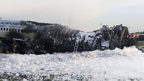 Последствия возгорания самолета Sukhoi Superjet в аэропорту Шереметьево (5 мая 2019). Моксвa - Sputnik Армения
