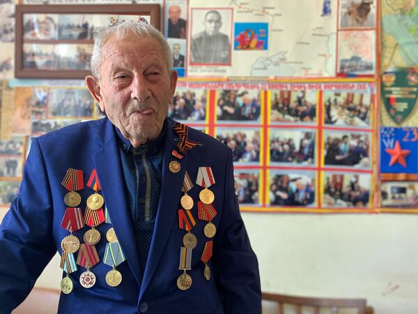 Знали, что смерть — наша, а мы принадлежим ей: о чем молчит 101-летний ветеран ВОВ Паносян Знали, что смерть — наша, а мы принадлежим ей: о чем молчит 101-летний ветеран ВОВ Паносян - Sputnik Армения