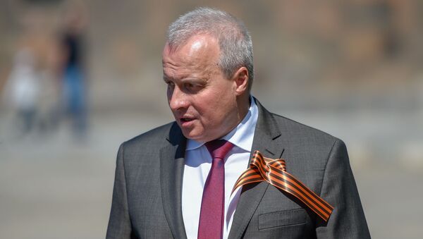 Чрезвычайный и Полномочный посол России в Армении Сергей Копыркин в парке Победы (9 мая 2019). Еревaн - Sputnik Արմենիա
