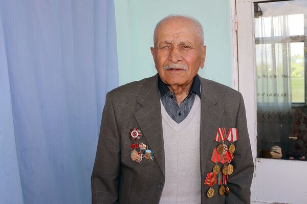 Не только 9 мая: почему в Армении 93-летнего ветерана поздравляют целый месяц Не только 9 мая: почему в Армении 93-летнего ветерана поздравляют целый месяц - Sputnik Армения