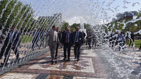 Премьер-министр Никол Пашинян на открытии отреставрированноого парка (10 мая 2019). Еревaн - Sputnik Արմենիա