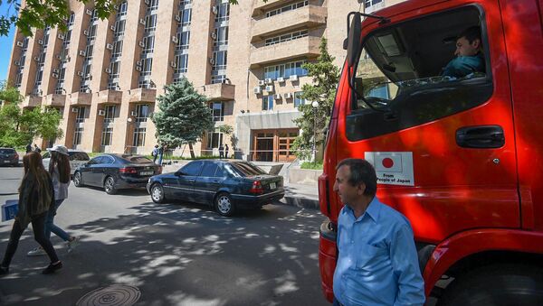 Спасатели эвакуировали сотрудников министерств из правительственного здания (14 мая 2019). Еревaн - Sputnik Армения