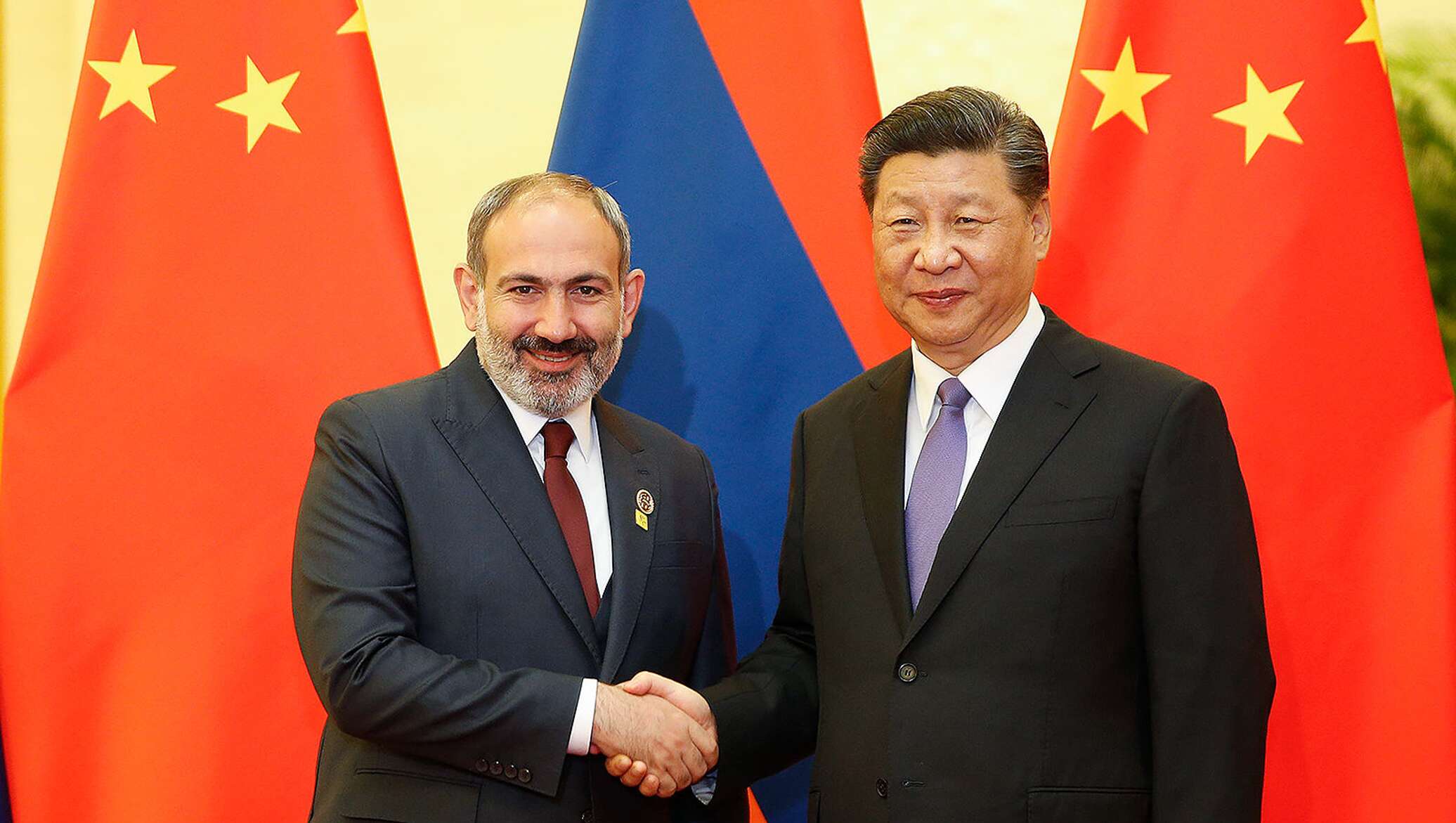 сравнение китай и армения. армяно китайские отношения. флаг китая и армении. флаг китая и армении. совещание китайцев.