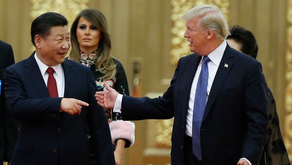Президент США Дональд Трамп председатель КНР Си Цзиньпин перед началом государственного ужина с первыми леди в большом Народном зале (9 ноября 2017). Пекин - Sputnik Армения