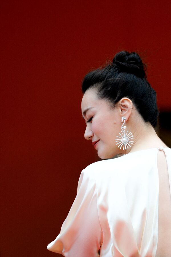 Китайская актриса Гун Ли на Красной дорожке открытия 72-го Каннского кинофестиваля (14 мая 2019). Канны - Sputnik Армения