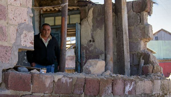 Артавазд Саакян, владелец орбушившегося дома в селе Хнаберд, Арагацотн - Sputnik Արմենիա