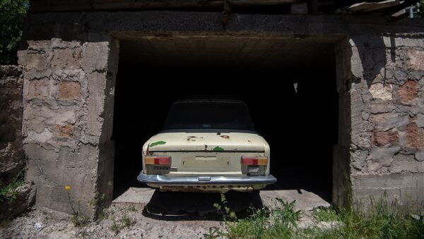Гараж аварийного дома в селе Вохчаберд, Котайк - Sputnik Արմենիա