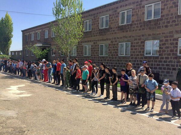 Хочешь мира...: российские пограничники показали свои умения армянским школьникам Хочешь мира...: российские пограничники показали свои умения армянским школьникам - Sputnik Армения