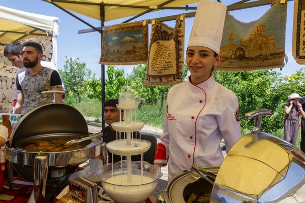 Вкусная Армения: его нужно есть летом - блюдо карабахских армян покорило всех и Египет Вкусная Армения: его нужно есть летом - блюдо карабахских армян покорило всех и Египет - Sputnik Армения