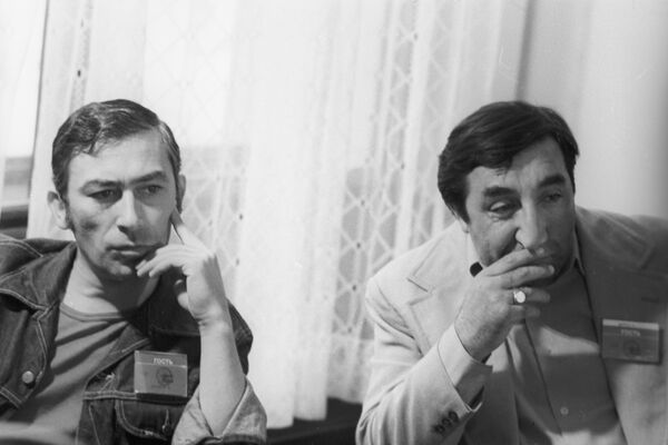 Вахтанг Кикабидзе и Фрунзик Мкртчян Вахтанг Кикабидзе и Фрунзик Мкртчян - Sputnik Армения