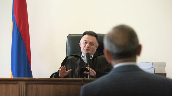 Судья Давид Григорян слушает Роберта Кочаряна во время заседания по делу 1 марта (17 мая 2019). Еревaн - Sputnik Արմենիա