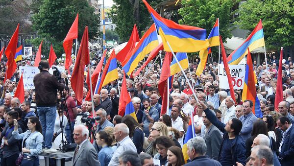 Люди на митинге партии АРФ Дашнакцутюн на площади Свободы (23 мая 2019). Еревaн - Sputnik Армения