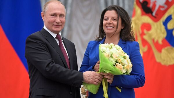 Президент РФ Владимир Путин и главный редактор телеканала RT и МИА Россия сегодня Маргарита Симоньян - Sputnik Армения
