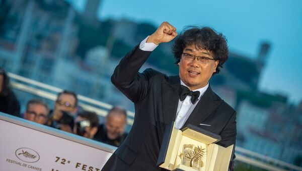 Получивший Золотую пальмовую ветвь южнокорейский режиссер Пон Джун-хо на фотосессии победителей в рамках церемонии закрытия 72-го Каннского кинофестиваля (25 мая 2019). Канны - Sputnik Արմենիա