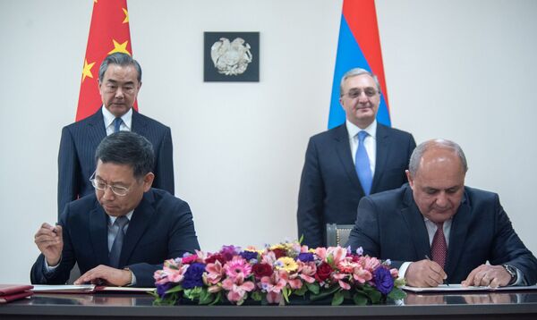 Главы МИД Армении и Китая подписали соглашение об отмене визового режима Главы МИД Армении и Китая подписали соглашение об отмене визового режима - Sputnik Армения