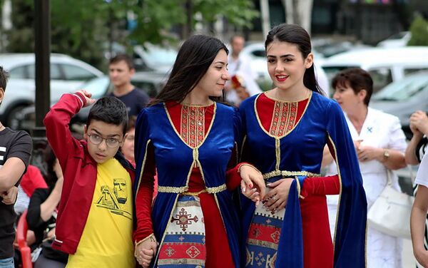 «Արի պարի Քոչարիին» միացել է նաև Ուզբեկստանի հայ համայնքը «Արի պարի Քոչարիին» միացել է նաև Ուզբեկստանի հայ համայնքը - Sputnik Արմենիա