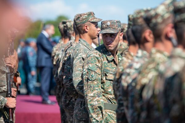Զինվորները վարչապետ Նիկոլ Փաշինյանի ելույթի ժամանակ - Sputnik Արմենիա