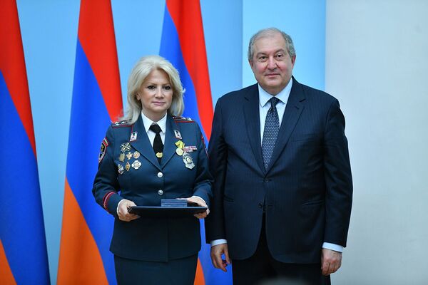 Նախագահը պարգևներ է հանձնել տարբեր ոլորտների գործիչների` ոստիկան, փաստաբան, գրող ու մարզիկ Նախագահը պարգևներ է հանձնել տարբեր ոլորտների գործիչների` ոստիկան, փաստաբան, գրող ու մարզիկ - Sputnik Արմենիա