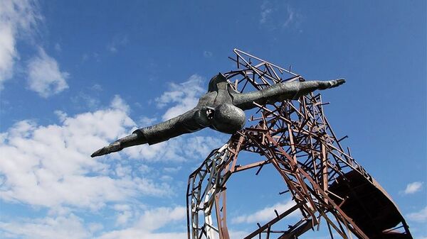 Разбитый памятник Лента бесконечности Давида Беджаняна - Sputnik Արմենիա