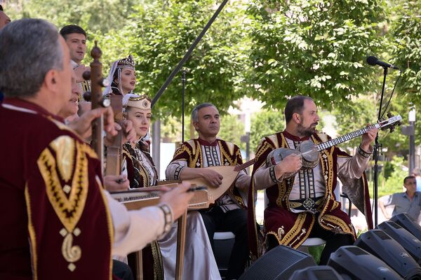 Ансамбль народном музыки на открытии отреставрированного парка Новый Ереван (1 июня 2019). Ереван Ансамбль народном музыки на открытии отреставрированного парка Новый Ереван (1 июня 2019). Ереван - Sputnik Армения