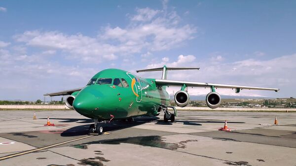 Самолет авиакомпании Armenia в аэропорту Звартноц - Sputnik Արմենիա