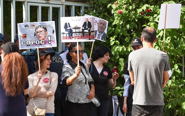 Акция протеста против деятельности фонда Сороса в Армении (3 июня 2019). Еревaн - Sputnik Армения