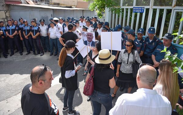 Акция протеста против деятельности фонда Сороса в Армении (3 июня 2019). Еревaн - Sputnik Армения