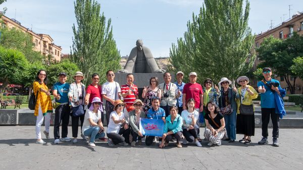 Туристы из Китая в Ереване - Sputnik Армения