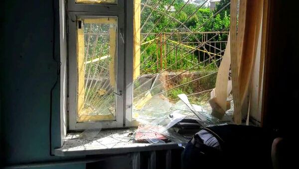 Разбитое окно в здании администрации города Веди - Sputnik Армения