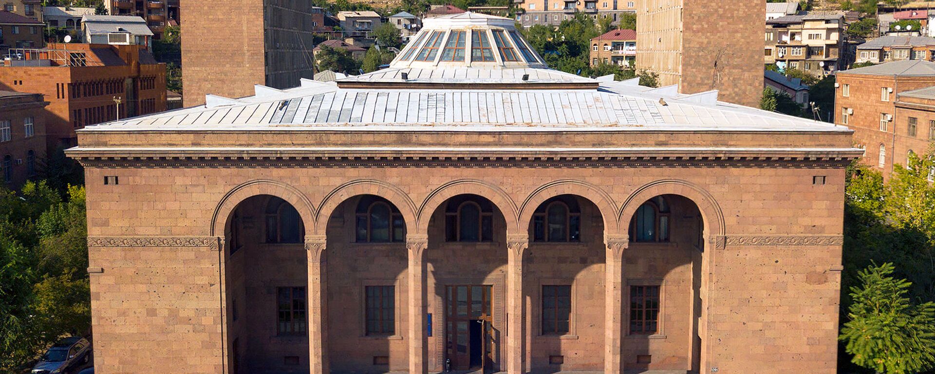 Здание Национальной Академии наук Армении - Sputnik Армения, 1920, 05.04.2021