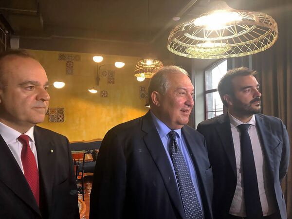 Ինչո՞ւ գյումրեցին չընդունեց Արմեն Սարգսյանի՝ նախագահ դառնալու առաջարկը Ինչո՞ւ գյումրեցին չընդունեց Արմեն Սարգսյանի՝ նախագահ դառնալու առաջարկը - Sputnik Արմենիա