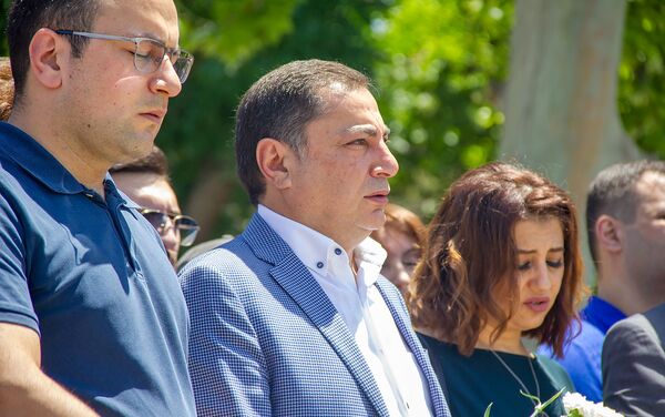 Ваграм Гагдасарян посетил могилу покойного премьер-министра Андраника Маркаряна (12 июня 2019). Еревaн - Sputnik Армения