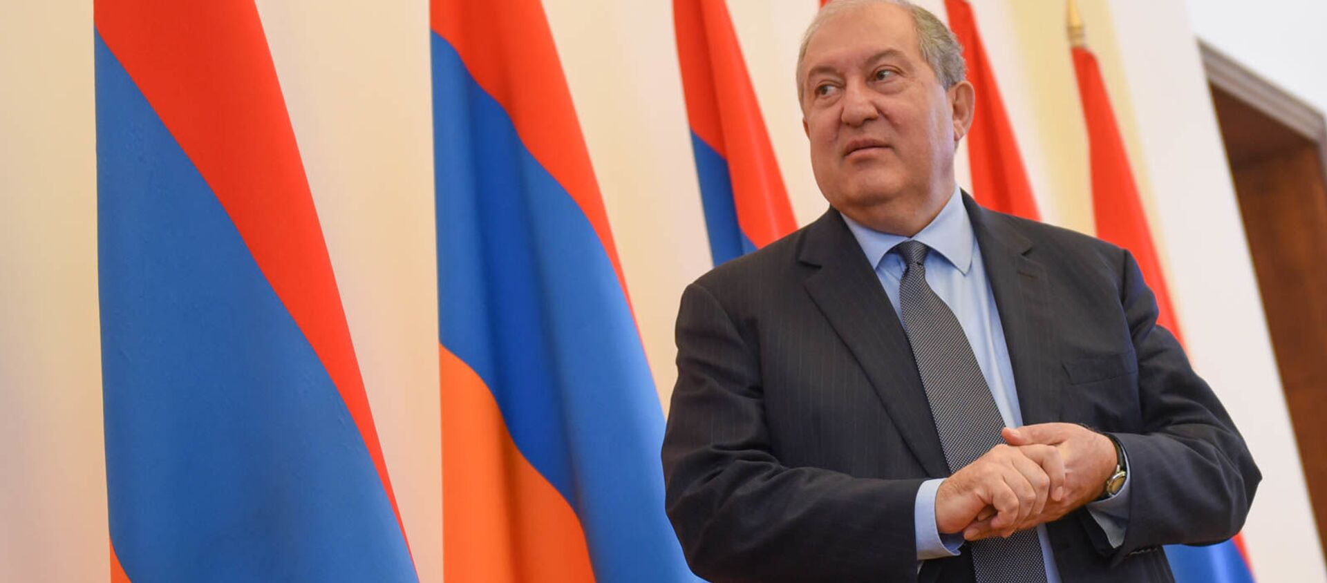 Президент Армен Саркисян приветствует участников ежегодного совета попечителей всеармянского фонда Айастан (18 июня 2019). Еревaн - Sputnik Արմենիա, 1920, 19.06.2021