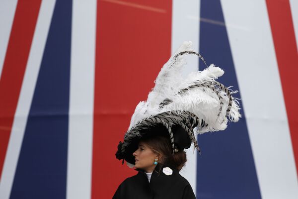 Посетительница королевских скачек Royal Ascot Посетительница королевских скачек Royal Ascot - Sputnik Армения