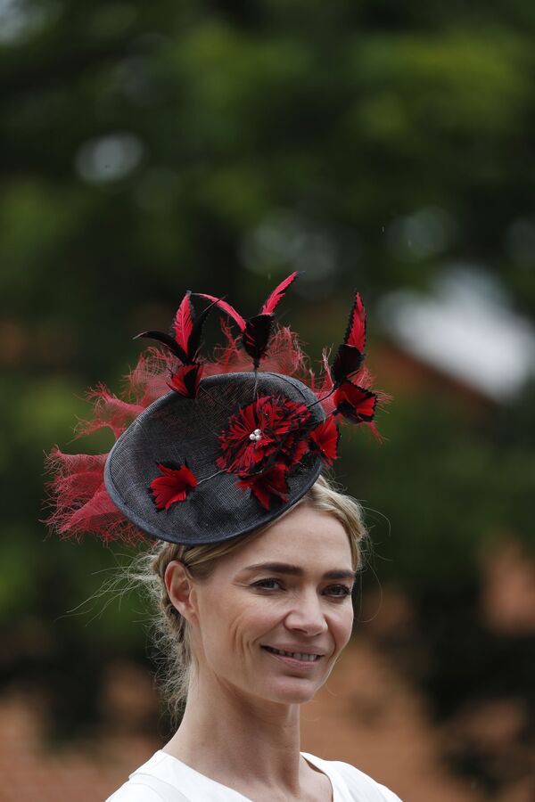 Посетительница королевских скачек Royal Ascot Посетительница королевских скачек Royal Ascot - Sputnik Армения