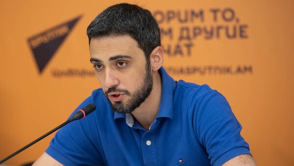 Арам Вардеванян на пресс-конференции адвокатов Роберта Кочаряна (21 июня 2019). Еревaн - Sputnik Արմենիա