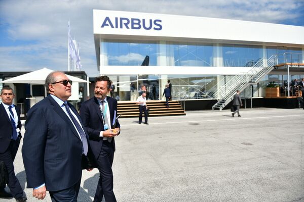 Արմեն Սարգսյանը Հայաստան է հրավիրել Airbus–ի և Air Asia–ի ղեկավարներին Արմեն Սարգսյանը Հայաստան է հրավիրել Airbus–ի և Air Asia–ի ղեկավարներին - Sputnik Արմենիա