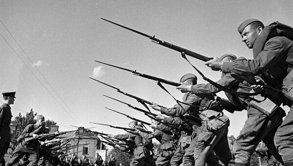 Обучение бойцов перед отправкой на фронт - Sputnik Армения