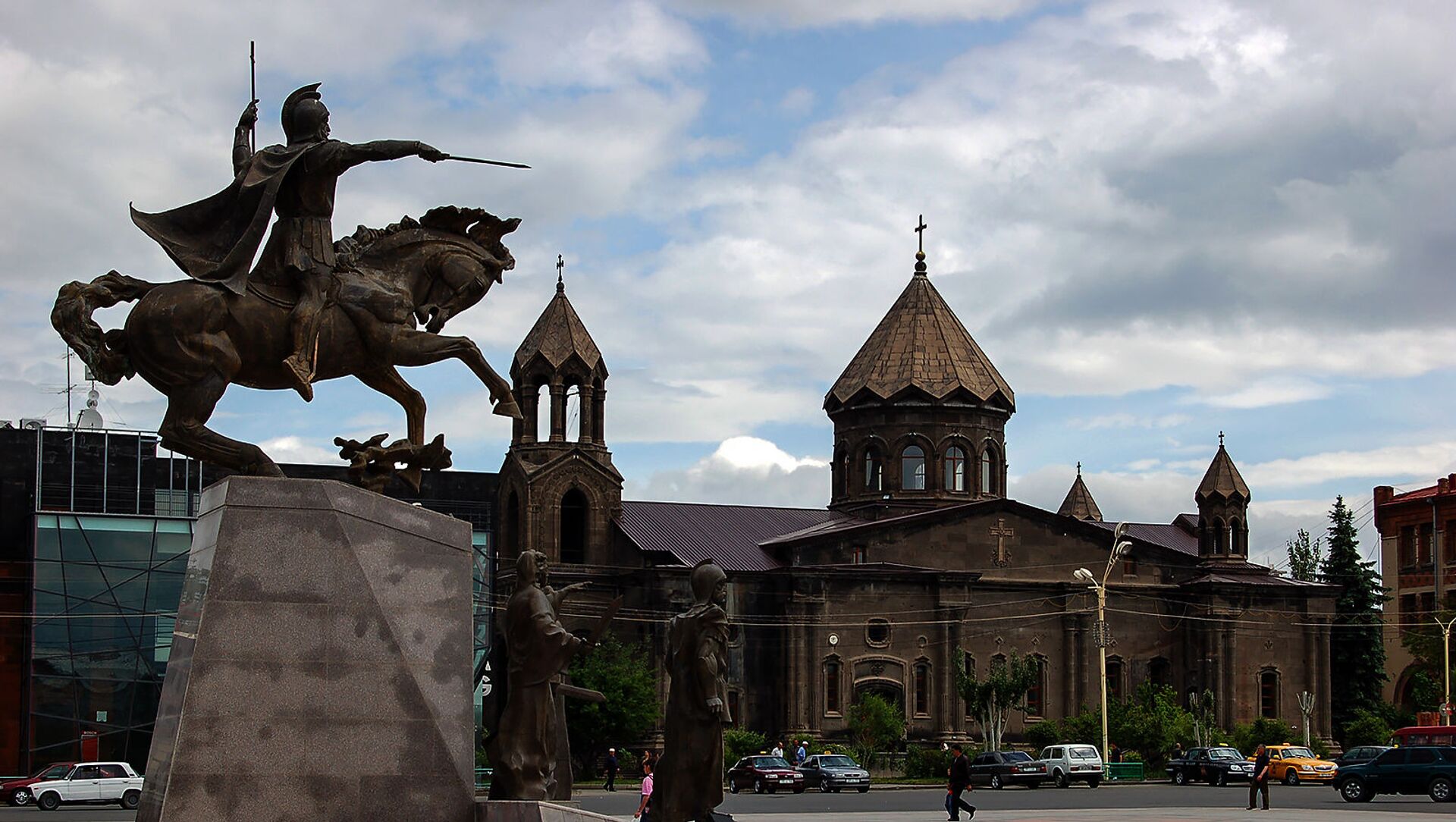 Памятник Вардану Мамиконяну на площади Вардананц, Гюмри - Sputnik Армения, 1920, 11.02.2021