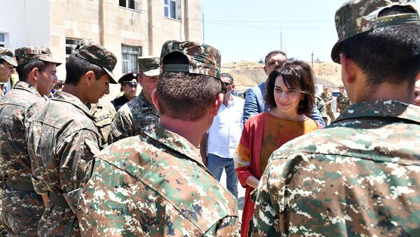 Анна Акопян посетила воинскую часть в районе Мехакаван (24 июня 2019). Карабах - Sputnik Արմենիա