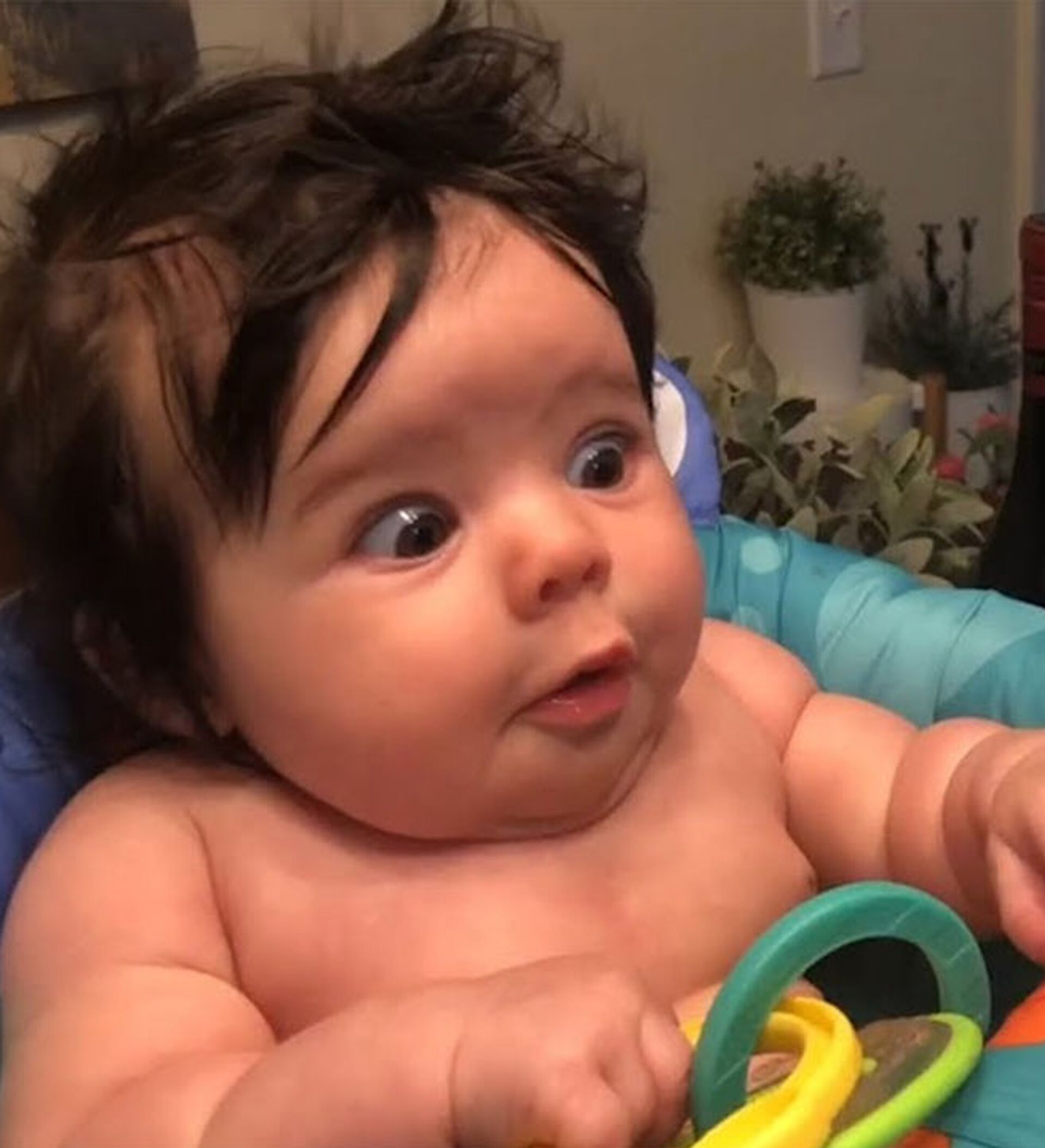 красивые малышки без одежды. малышки в фате. идеи для фотосессии на 1 месяц. 1 год девочке. детская фотосессия на улице.