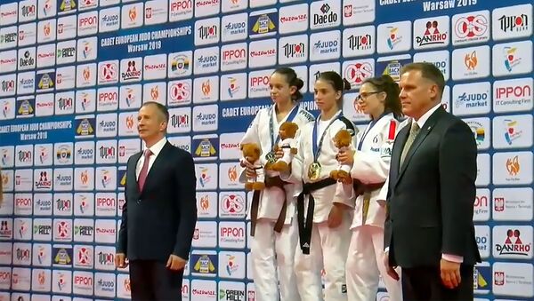 Церемония награждения финалисток (до 40кг) молодежного Чемпионата Европы по дзюдо (27 июня 2019). Варшава - Sputnik Армения