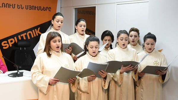Хор Аватамк исполнил шаракан во время пресс-конференции Хор Аватамк исполнил шаракан во время пресс-конференции - Sputnik Արմենիա