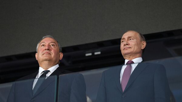 Президенты Армении и России Армен Саркисян и Владимир Путин на торжественной церемонии закрытия Вторых Европейских игр (30 июня 2019). Минск - Sputnik Армения