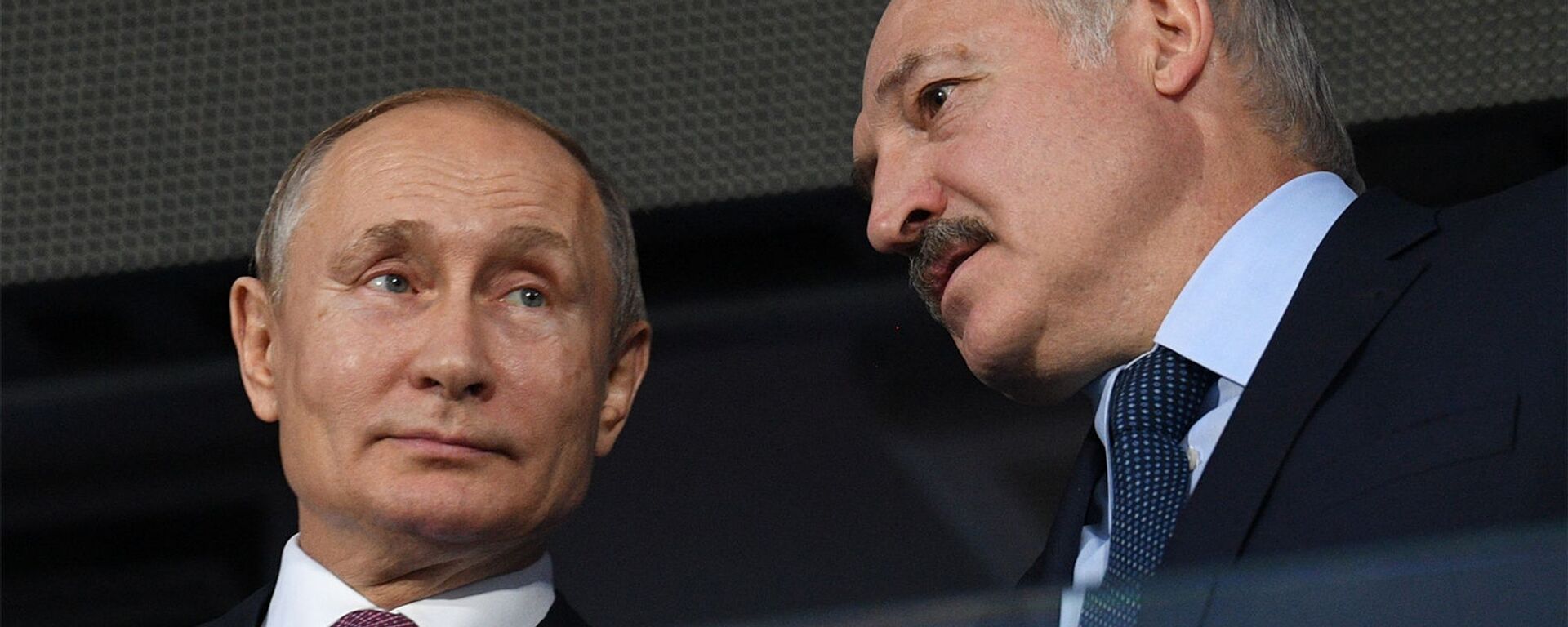 Президенты России и Беларуси Владимир Путин и Александр Лукашенко на торжественной церемонии закрытия Вторых Европейских игр (30 июня 2019). Минск - Sputnik Армения, 1920, 08.01.2022