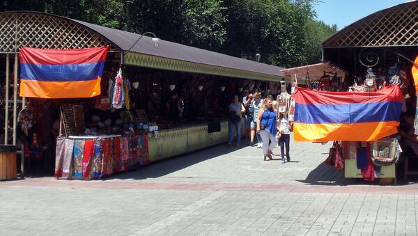 Торговые павильоны на ярмарке Вернисаж в Ереване - Sputnik Армения