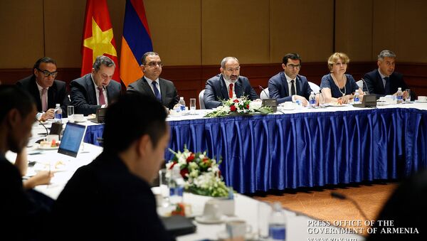 Премьер-министр Никол Пашинян встретился с руководством Торговой палаты Вьетнама и представителями крупного бизнеса (6 июля 2019). Ханой - Sputnik Արմենիա