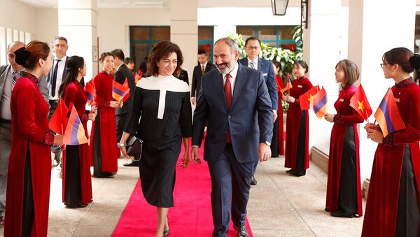 Премьер-министр РА Никол Пашинян с супругой во Вьетнаме - Sputnik Армения