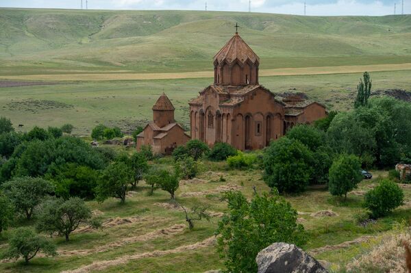 Подземные ходы до древнего Ани и самая опасная змея: что есть в Шираке, чего нет нигде? Подземные ходы до древнего Ани и самая опасная змея: что есть в Шираке, чего нет нигде? - Sputnik Армения