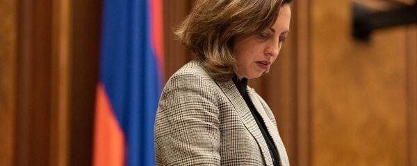 Вице-спикер НС Лена Назарян на внеочередном заседании парламента (9 июля 2019). Еревaн - Sputnik Արմենիա